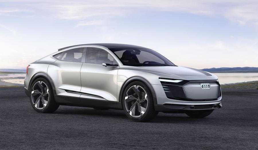  Audi e-tron Sportback Concept 2017 года  (фото 11 из 35)